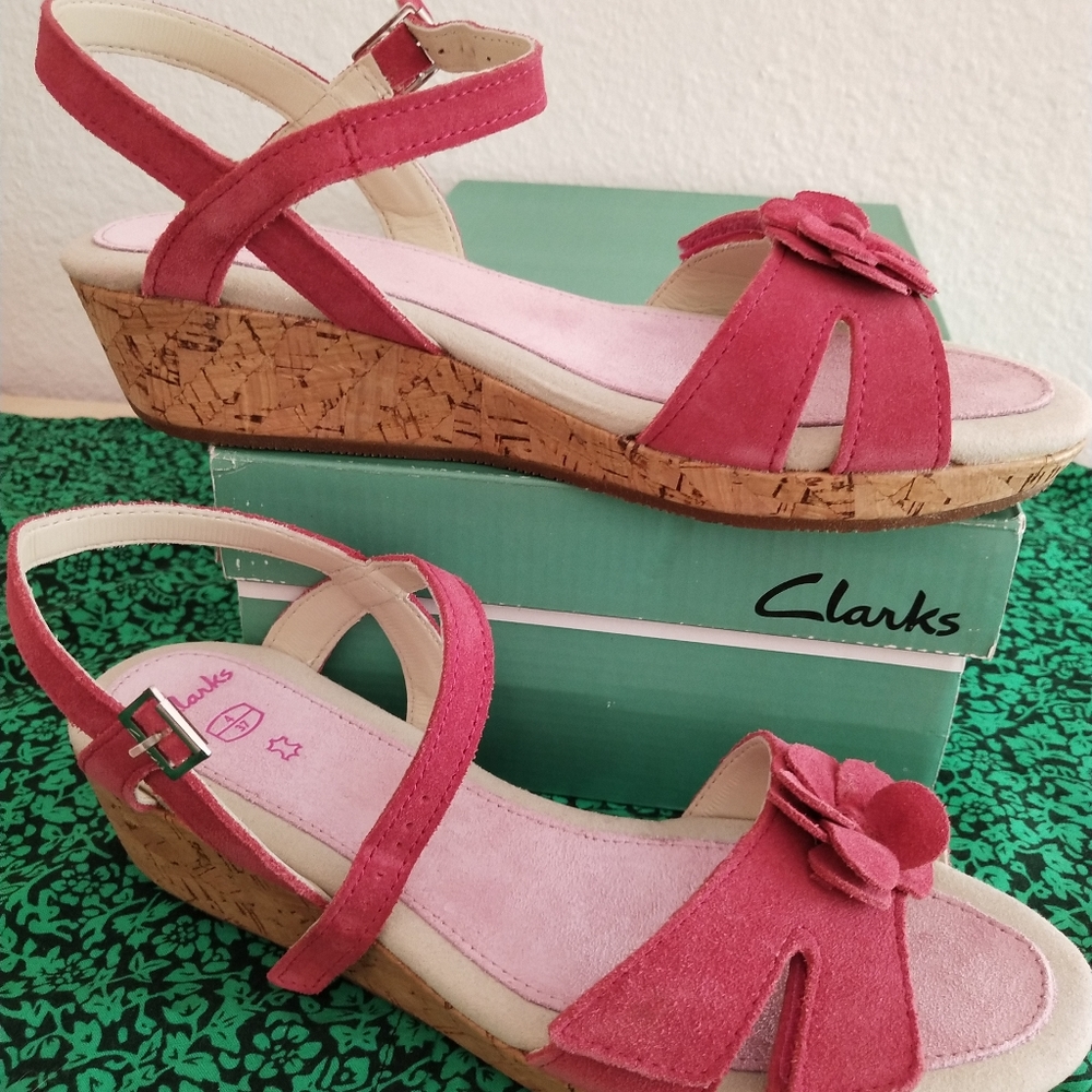 New with box.  Women's Clarks Pink Leather Suade sandals.  Eu 37 M